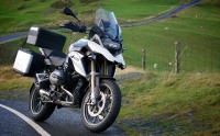 R1200GS TE Alpine White on a Welsh mountain road